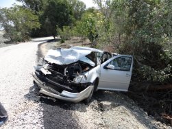 Cenazeye giden otomobil, cenaze aracıyla çarpıştı