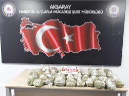 Jandarmayım dedi aracından uyuşturucu çıktı