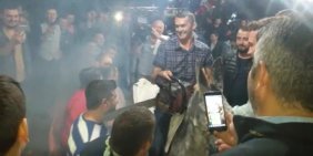 Acayip gelenek: Motorlu testereyle tıraş