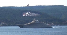 Süperyat 'Dilbar' Çanakkale Boğazı'ndan geçti