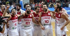 12 Dev Adam Karadağ’ı Konuk Ediyor!