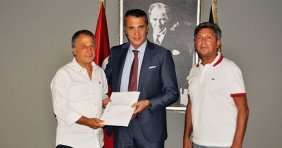 Kongrede Tek Namzet Fikret Orman!