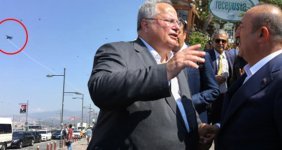 İzmir'de Açılış Törenine Katılan Yunan Bakan Türk Savaş Uçağını Görünce Korktu