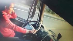 Kamyonun çarptığı yayalara ait hayatını kaybetti