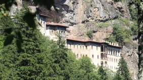 Doğu Karadeniz'in turizm gözdesi: Sümela