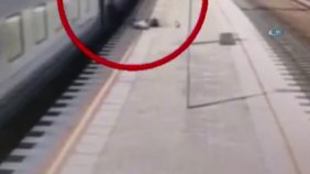 Rusya'da kondüktör yolcuyu aşağıda attı