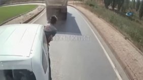 Vitesi geriye doğru takıp arkasındaki araca çarptı