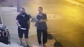 Galeri önündeki bariyeri söktü