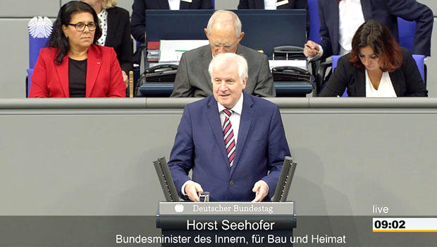 Göçmenler Sorunların Anasıdır' Diyen İçişleri Bakanı Konuşurken, Oturumu Yöneten Başkanlık...