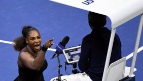 Serena Williams sinirlenip raket kırdı