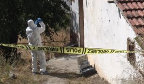 Evde elleri kelepçeli, ağzı bantlı olarak ölü bulundu