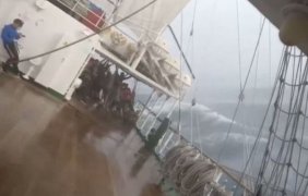 Batma tehlikesi yaşayan gemide korkunç anlar