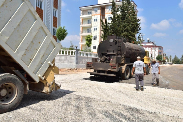 Kepez Belediyesi'nden Habibler'e 20 Bin Metrekare Asfalt
