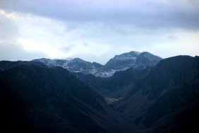 Munzur Dağı zirvelerine kar yağdı