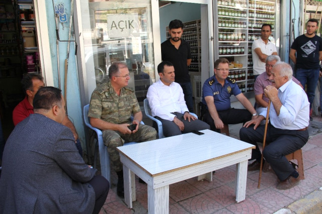 Şemdinli 34'üncü Sınır Tugay Komutanı Tuğgeneral Kılıç Esnafı Ziyaret Etti