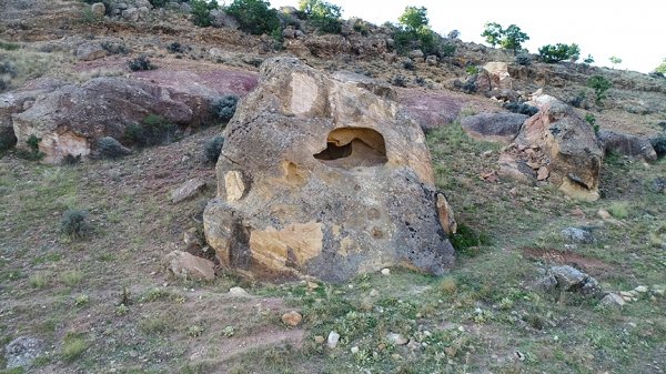 3 bin takvim kaya mezarlar ziyaretçilerini bekliyor