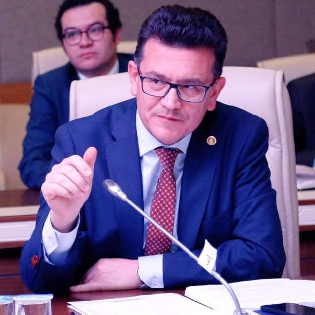 Atay Uslu’ya Yeni Bir Ödev