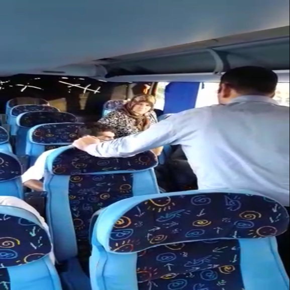 Mazotu biten otobüste yolculardan para istediler