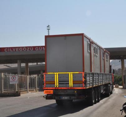 Suriye’ye tırlarla konteyner taşındı