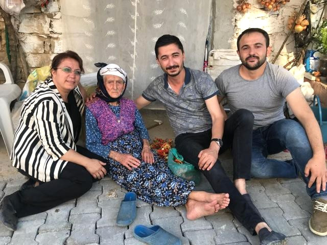 Gördes AK Parti’den Yüzyıllık Çınarlara Anlamlı Ziyaret