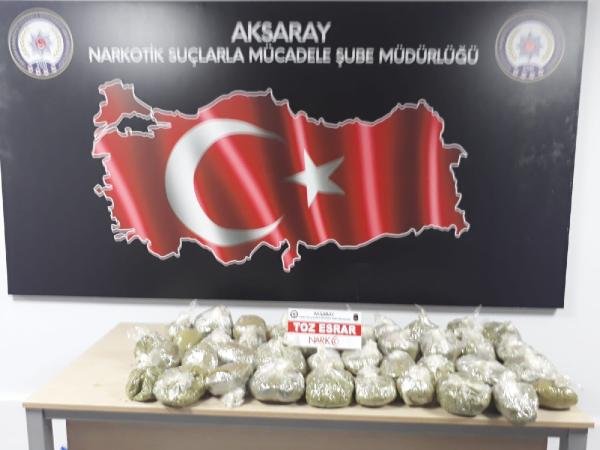 Jandarmayım dedi aracından uyuşturucu çıktı