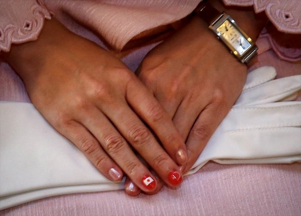 Japonya Prensesi Akiko Mikasa’dan ay-yıldızlı oje