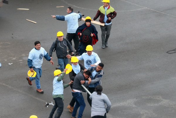 Peru’da kilise grubu ile taraftarlar birbirine girdi