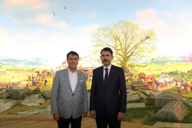 Bakan Kurum’dan Panorama 1326’ya Övgü