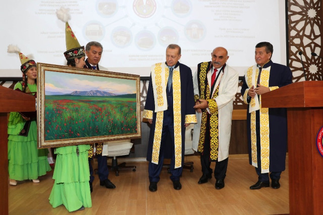 Cumhurbaşkanı Erdoğan’a Manas Üniversitesinden Fahri Doktora