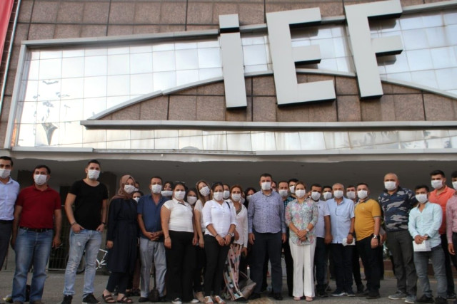 İzmir’deki Ağır Kokuya AK Parti’den Maskeli Tepki