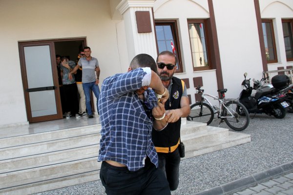 Hırsızlar mobilyacının parasını gasbedip dükkanını yaktı