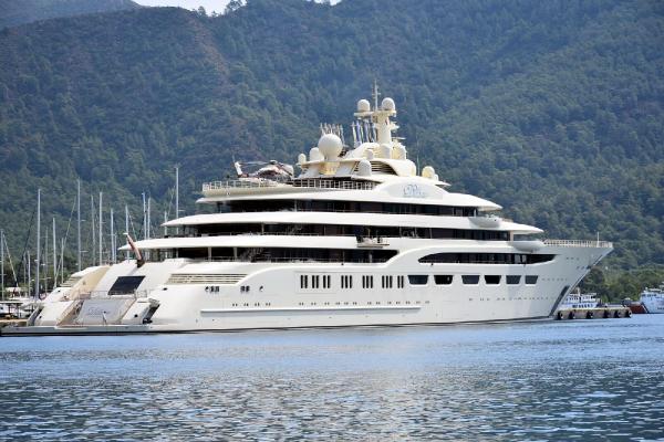 Rus milyarderin ultra lüks yatına 3 milyon liralık ikmal