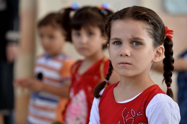 İdlib’de okula giden çocuklar