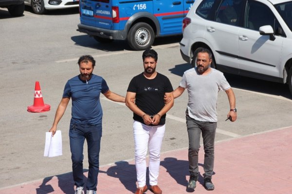 Patronu da aranan kişi olunca yakayı ele verdi