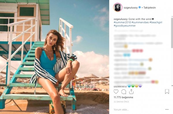 Özge Ulusoy, turkuaz mayosuyla yaza veda etti