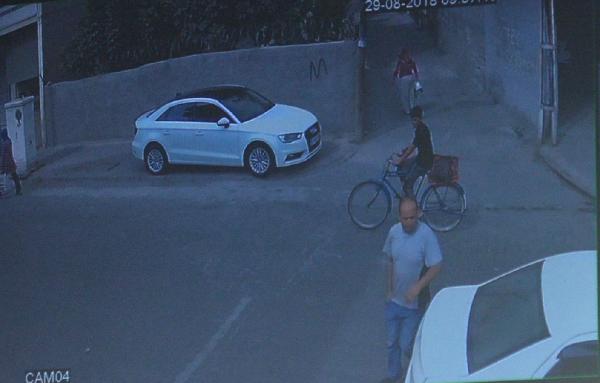 ‘Mutluyuz’ dediler, 2 cep telefonunu çaldılar