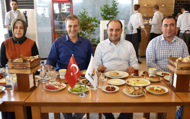 AK Parti’li Baybatur: ‘Parayı Pulu Devreye Sokarak Hesaplı Darbe ile Türkiye’yi Karıştırmak…