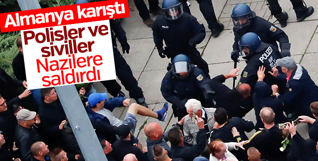 Almanya’da polisler göçmen karşıtlarına saldırdı