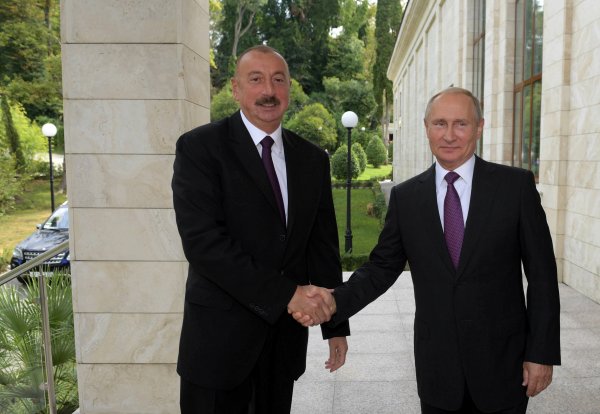 Azerbaycan Rusya'dan 5 milyar dolarlık silah aldı