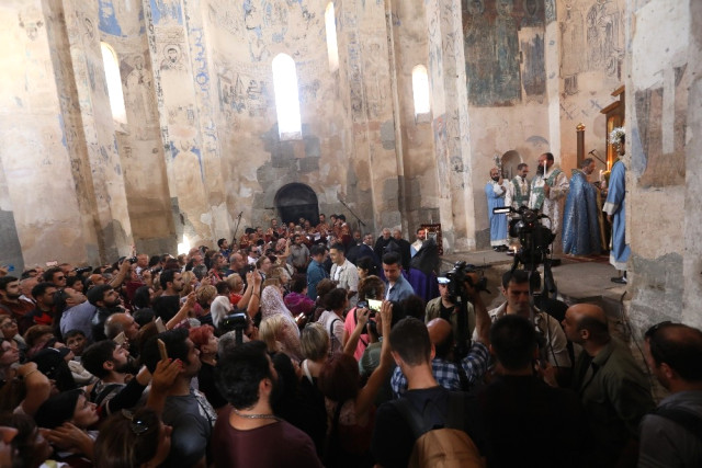 Bakan Ersoy Akdamar'da Yapılan Ermeni Ayinine Katıldı