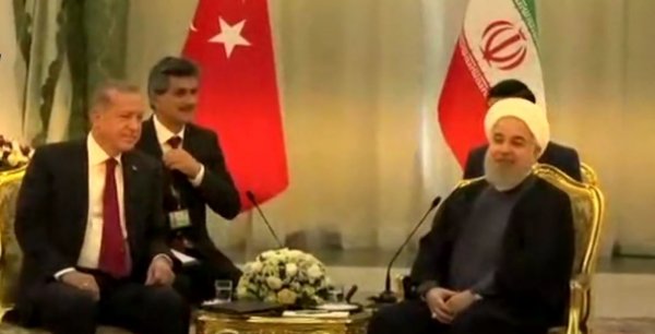 Başkan Erdoğan Tahran zirvesi öncesi Ruhani ile bir arada