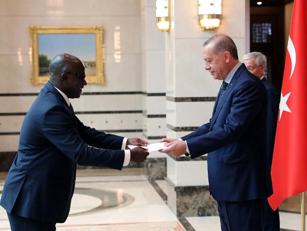 Cumhurbaşkanı Erdoğan'a, Gabon Büyükelçisi Avouma'dan Güven Mektubu