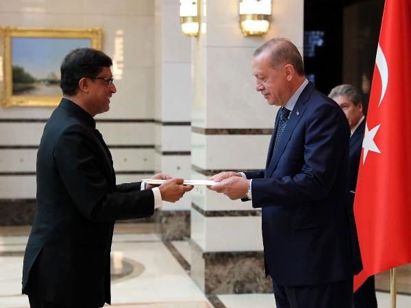 Cumhurbaşkanı Erdoğan'a, Hindistan Büyükelçisi Bhattacharyya'dan Güven Mektubu