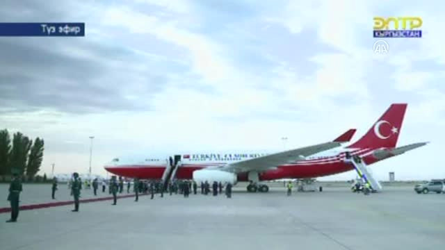 Cumhurbaşkanı Erdoğan Kırgızistan'a Geldi - Havaalanı Karşılama (1)