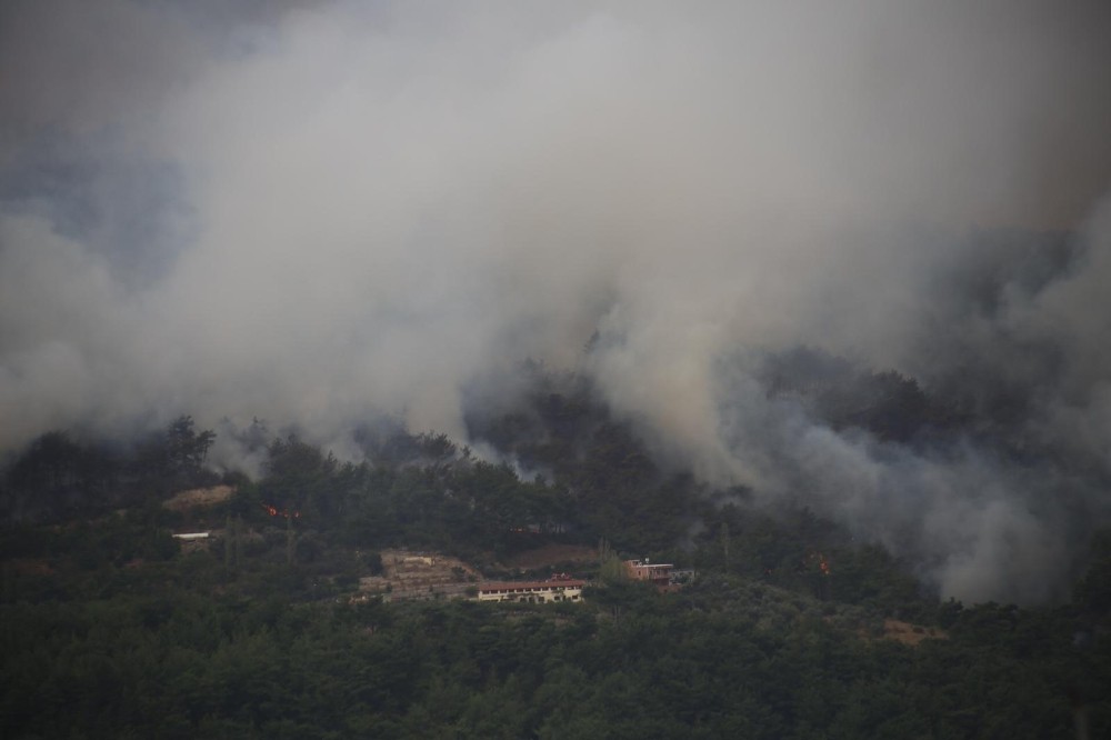 Hatay’da orman yangını: Yerleşim bölgesi tehdit altında