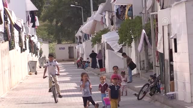 İçişleri Bakanı Soylu, Yibo Konteyner Kentinde Yaşayan Suriyeli Bayırbucak Türkmenlerini Ziyaret...