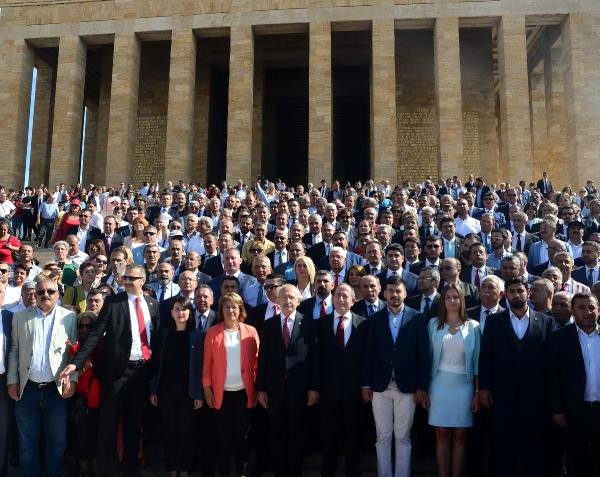 Kılıçdaroğlu, CHP'nin 95'inci Kuruluş Yılında Anıtkabir'i Ziyaret Etti