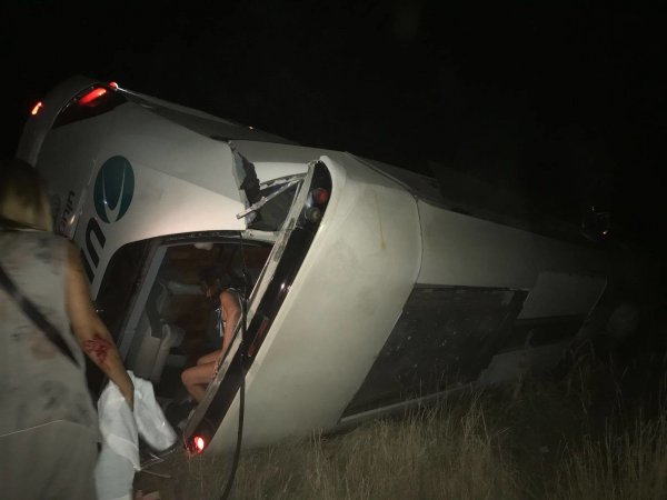 Şoför uyuyunca otobüs kaza yaptı, yolcular mağdur oldu