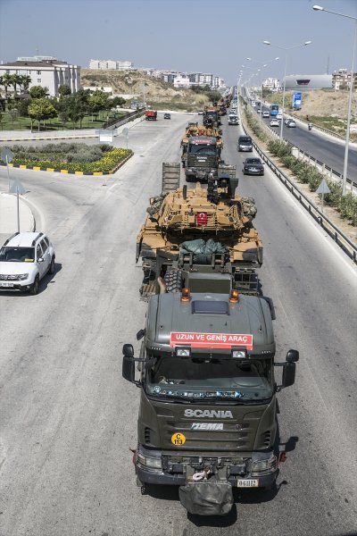 Suriye sınırına askeri araçların sevki devam ediyor