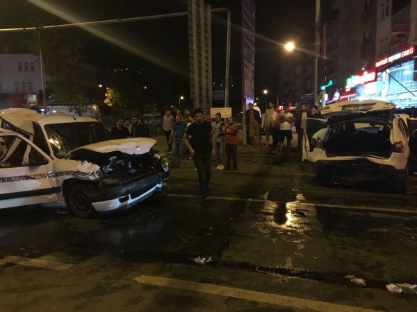 Trabzon'da zincirleme kaza: 7 zarar görmüş